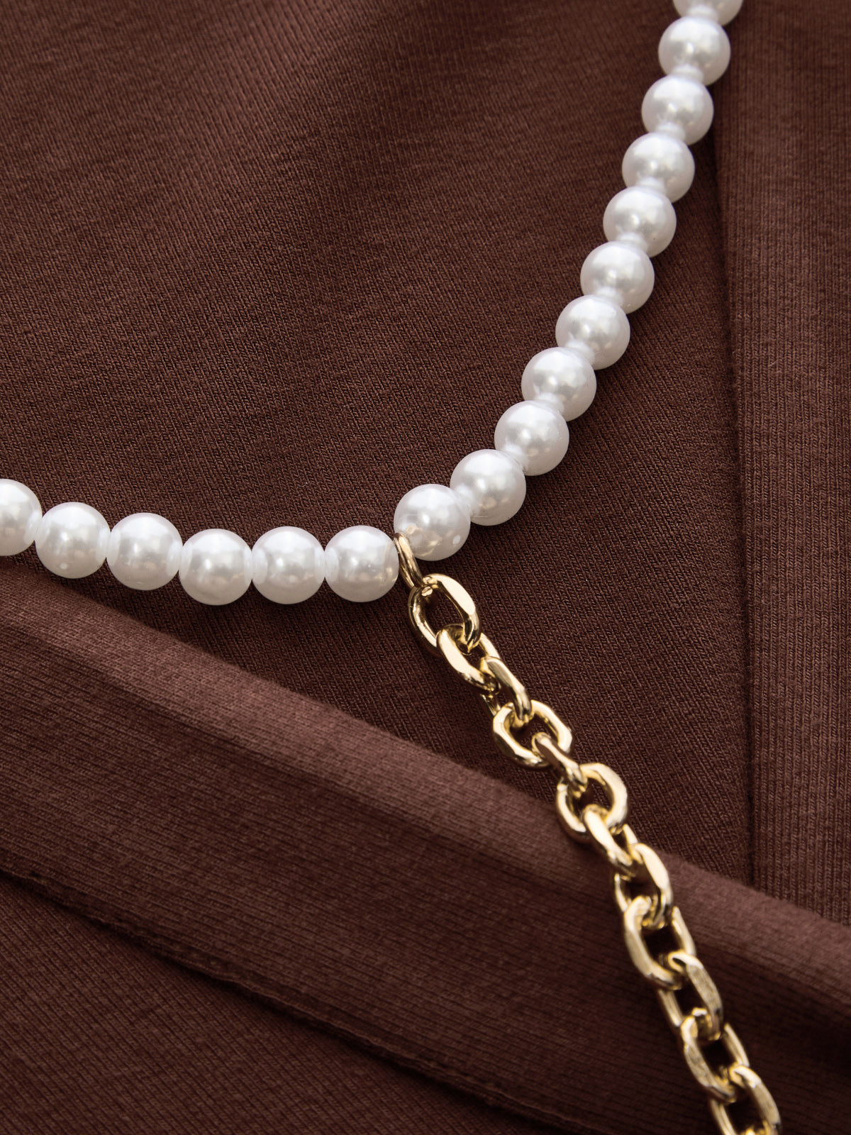 Pearl Chain Detalle con Cuello Cruzado Vestido midi
