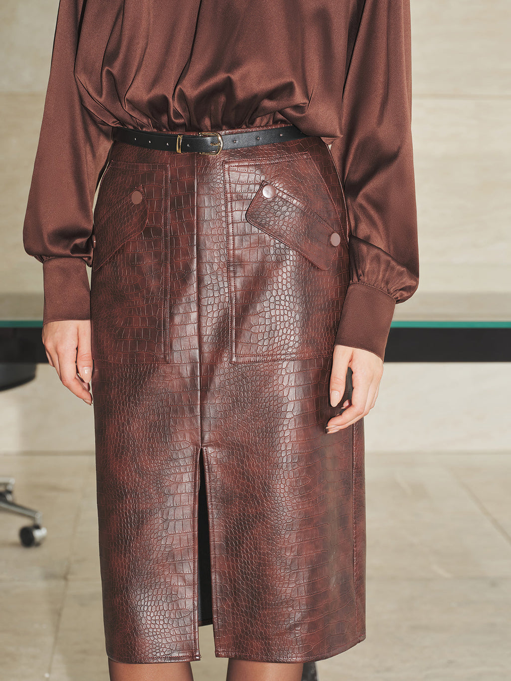 Croc-Embossed Faux-Leather frontal-Slit midi Falda without Belt