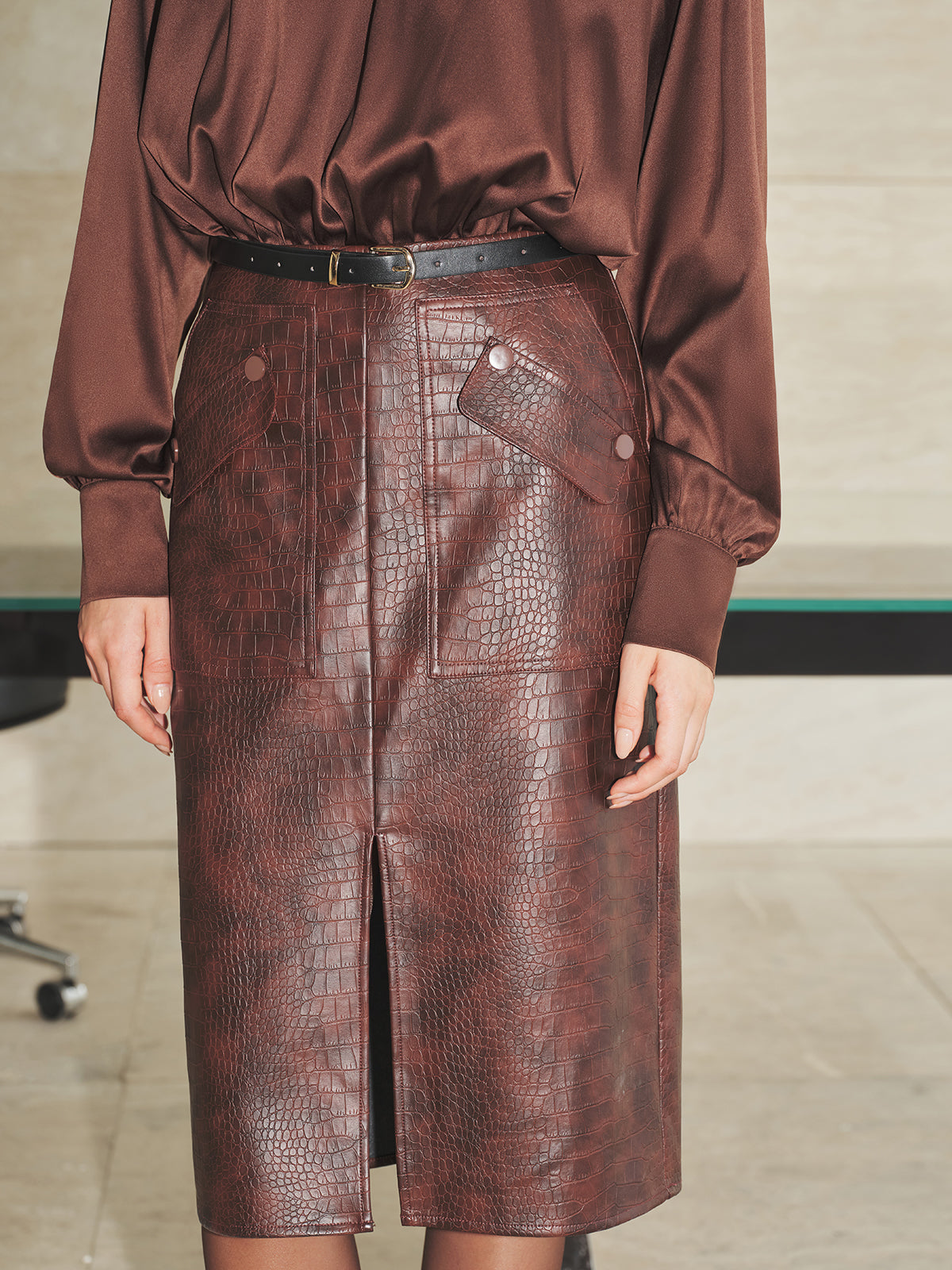 Croc-Embossed Faux-Leather frontal-Slit midi Falda without Belt