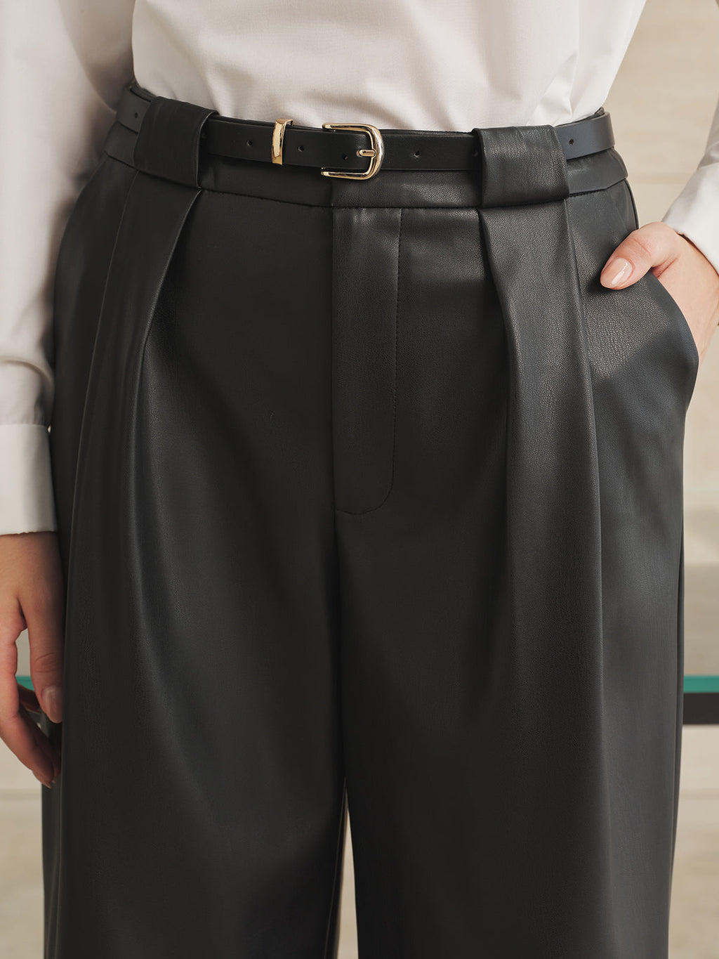 Con Cinturón Plisado Faux-Leather Pierna Ancha Pantalón