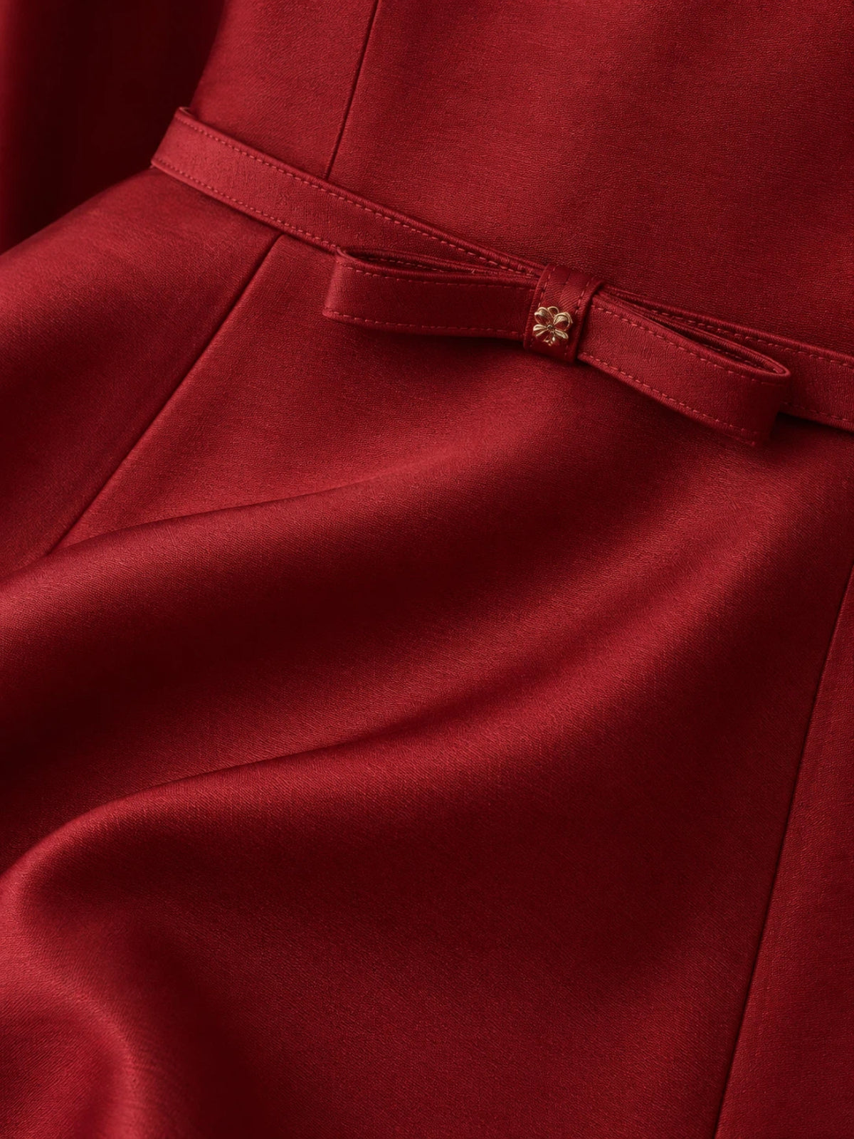 Brooch Strap Satinado Lazo-cintura Flare Minivestido