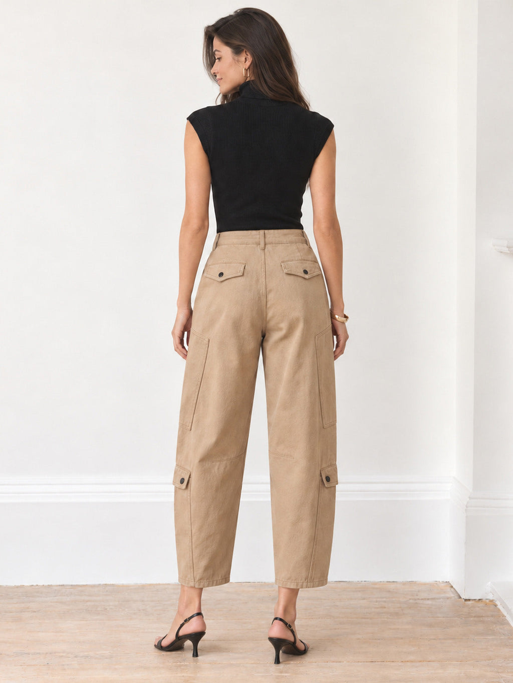 Barrel-Fit Multi-Pocket Cargo Jeans