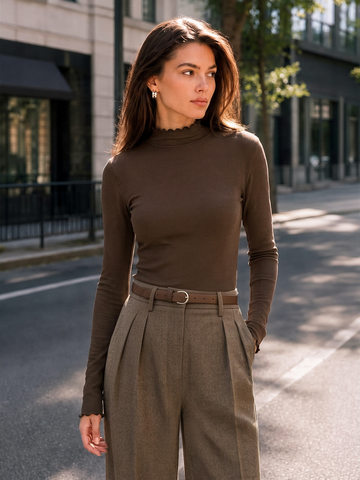 Lettuce-Edge Cuello Alto Fitted Base Tee