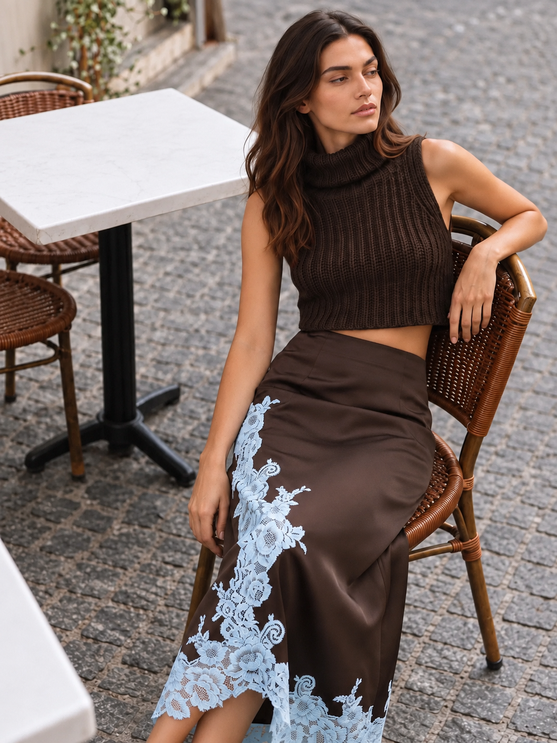Falda Maxi Satinada con Encaje