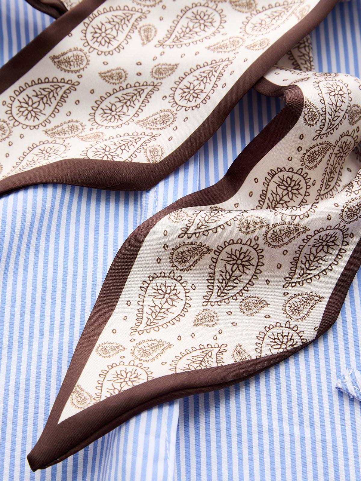 Camisa Cruzada de Rayas y Paisley