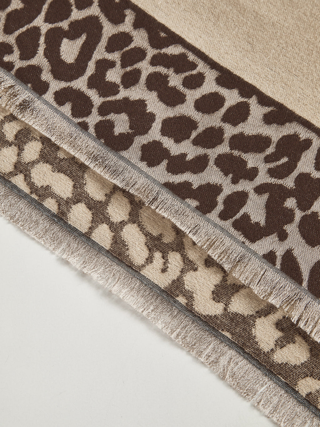 Leopardo estampado Fringed Shawl
