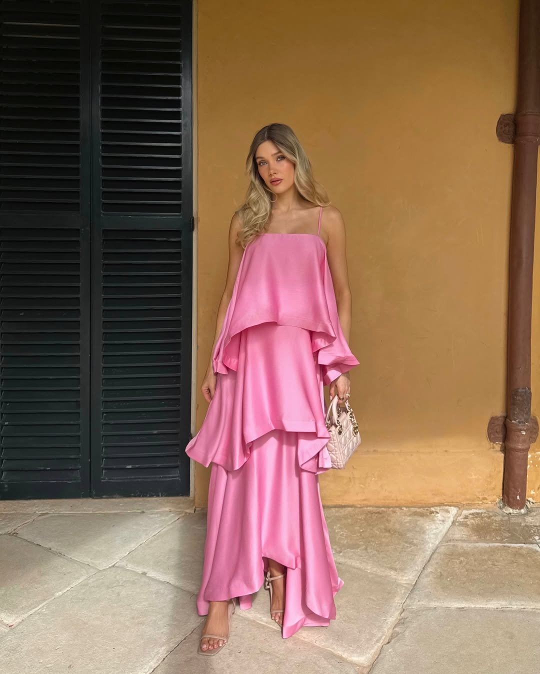 Vestido Largo · Rojo Satén Volantes