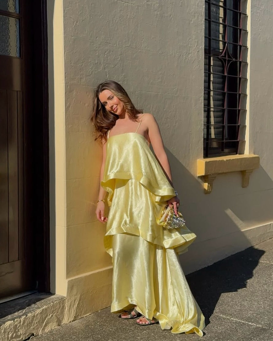 Vestido Largo · Rojo Satén Volantes