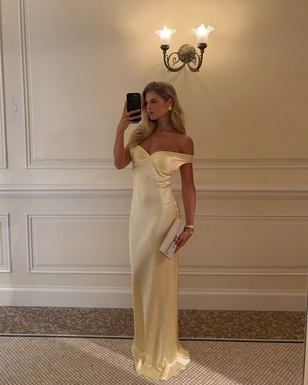 Vestido Largo · Satén Hombros Descubiertos