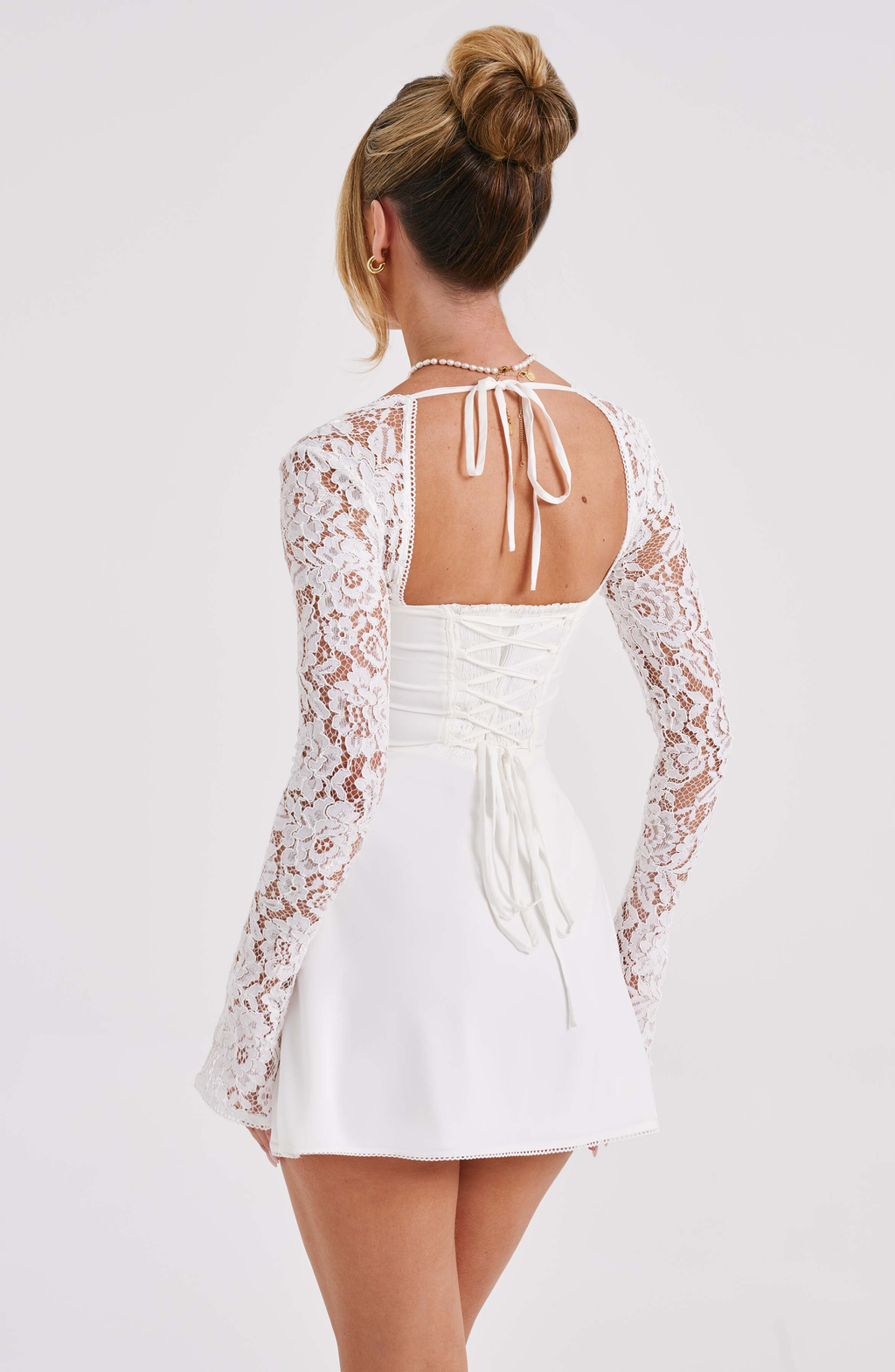 Vestido Corto · Encaje Floral Palabra de Honor