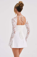 Vestido Corto · Encaje Floral Palabra de Honor