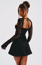 Vestido Corto · Encaje Floral Palabra de Honor