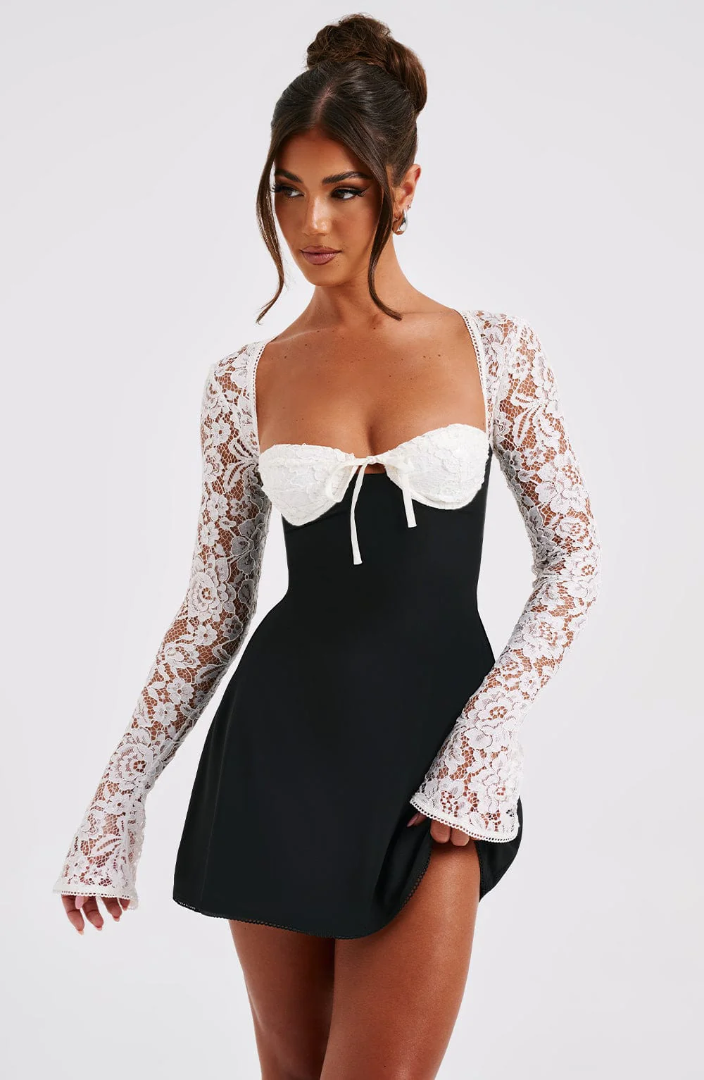 Vestido Corto · Encaje Floral Palabra de Honor